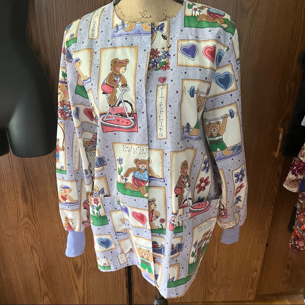 Vintage Novelty Exercise Bear Snap Close Scrub Top size Small - Picture 10 of 10